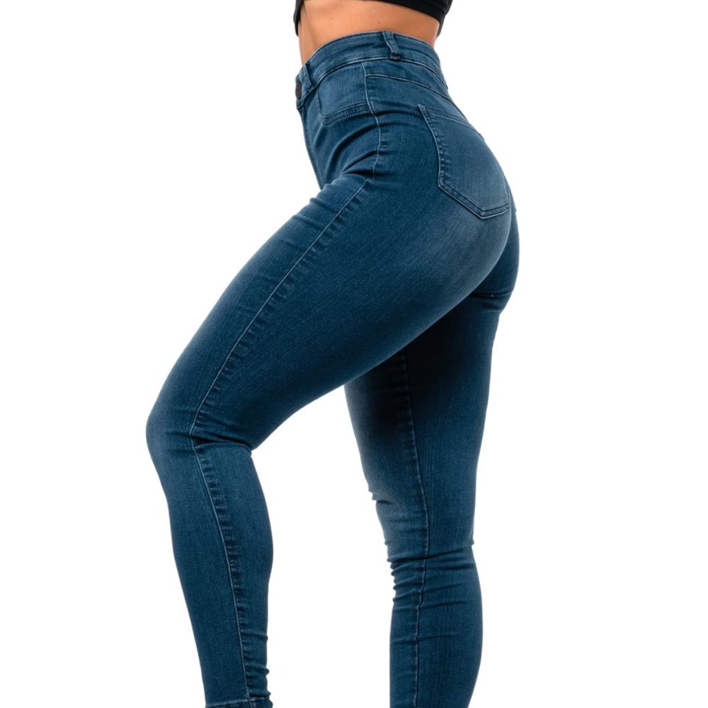 Super high-rise shaping Fitjeans for athletic and curvy women